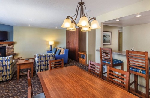 Tahoe Village Resort | Lake Tahoe | Peaceful Nature Escape | Pool + Hot Tub