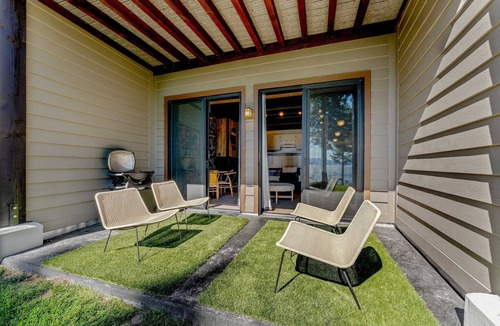 Brockway Condo | Lake Tahoe Vacation Rental w/Patio & Pool Access