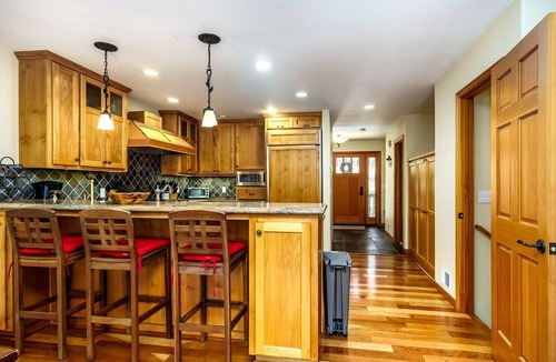 Groveland Cabin | Lakefront Cabin with Private Dock, Pool, Tennis Court and Balcony in Groveland, California