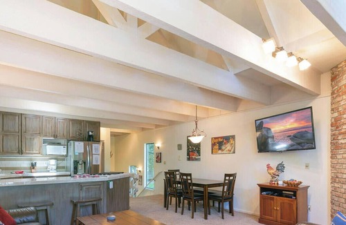 Incline Village Condo | Lakefront Condo Complex - Beach Access (LA999 35)