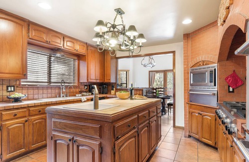 Boulder Bay Cabin | Lakeview Cabin w/Game Room & Deck Near Ski Slopes | Sleeps 16 | Waterview