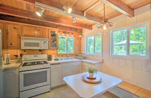 Cedar Glen Cottage | Lakeview Lodge Fit for Groups < 1 Mile to Lake!