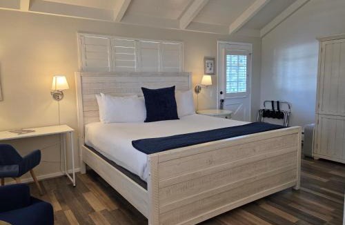Golden Rectangle Hotel | Lamp Lighter Inn and Sunset Suites