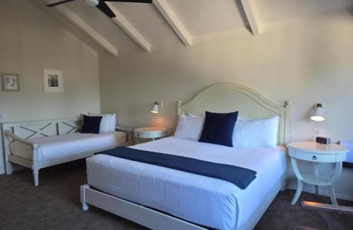 Golden Rectangle Hotel | Lamp Lighter Inn and Sunset Suites