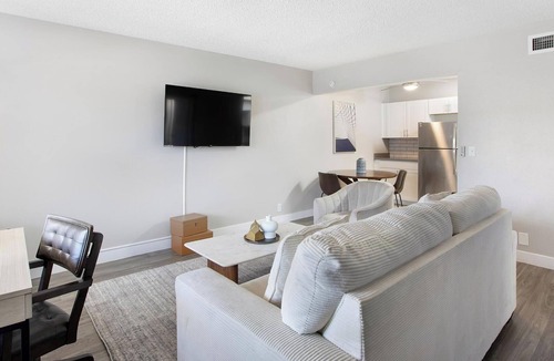 Rancho Oakey Apartment | Landing | Amazing 1BD, Gym