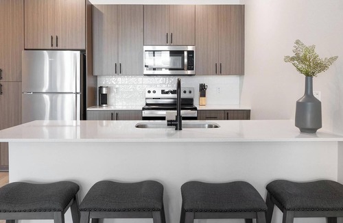Goodyear Apartment | Landing | Chic 1BD, Pool, Gym