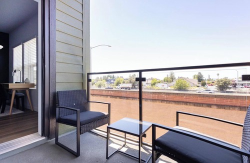 Santa Rosa Apartment | Landing | Chic 2BD, Courtyard, Gym