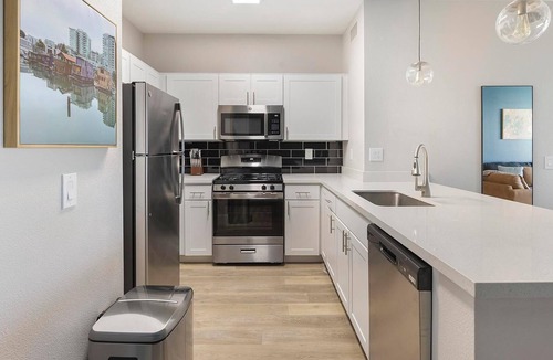 Rhodes Ranch Apartment | Landing | Modern 2BD, Gym, Clubhouse