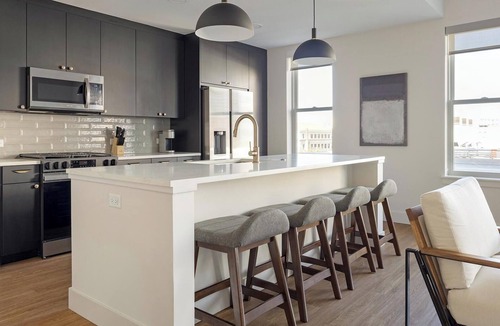 Uptown Apartment | Landing | Modern 2BD, Rooftop Lounge, Gym