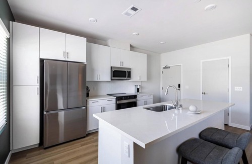 Santa Rosa Apartment | Landing | Spectacular 1BD, Clubhouse, Courtyard