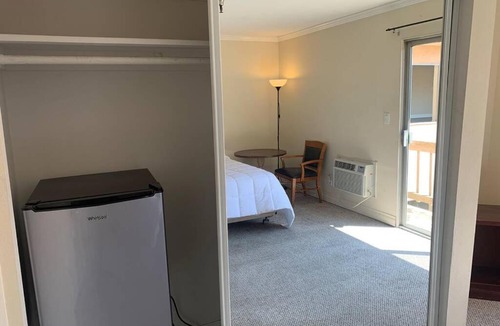 Pico - Robertson Apartment | Large Hotel Style Suite-C06