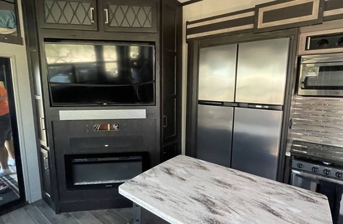 Yuma Townsite House | Large, modern camper close to Glamis Sand Dunes