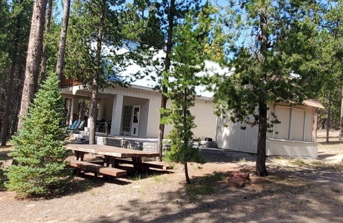 Crescent Cabin | Large Waterfront Cabin on Crescent Creek near Crater, Crescent, and Odell Lake.