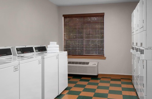 Folsom Hotel | Larkspur Landing Extended Stay Suites Folsom