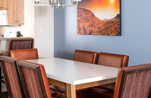 Enterprise Resort | Las Vegas 1BR Retreat – Full Kitchen & Relaxing Pools