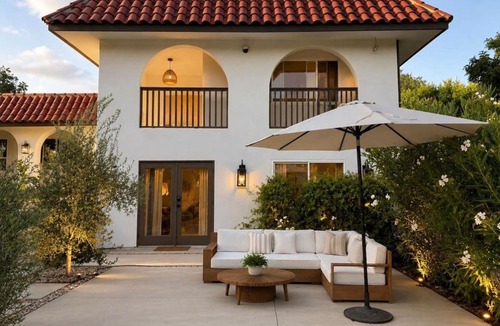 Meiners Oaks House | Lavender House and Guest House