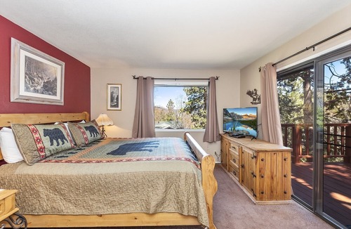 Upper Moonridge House | Lazy Bear Lodge by Destination Big Bear : Affordable! Near Slopes! Pool Table! BBQ! Wood Burning Fireplace!