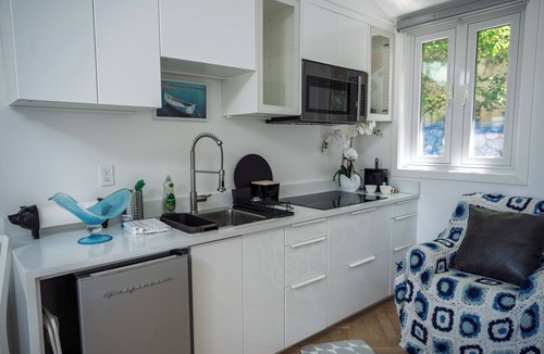 Seaside House | Light-filled spaces, coastal tones, and a relaxed beach atmosphere.