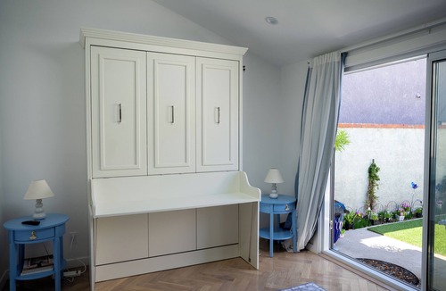 Seaside House | Light-filled spaces, coastal tones, and a relaxed beach atmosphere.