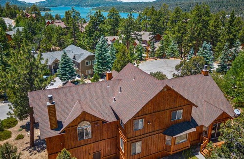 Castle Glen Estates House | Linaker Lodge by AvantStay
