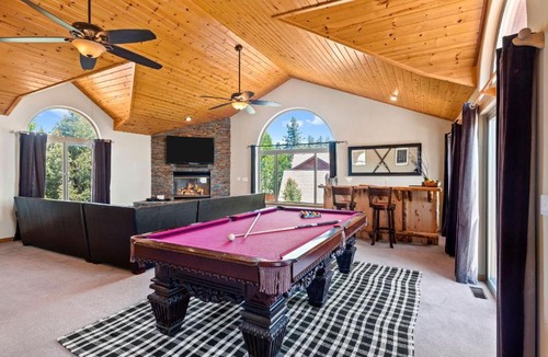 Castle Glen Estates House | Linaker Lodge by AvantStay