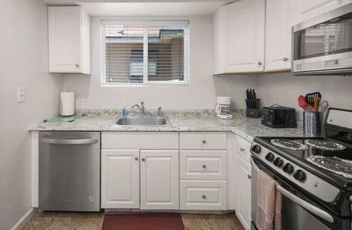 South Mission Beach House | LOCATION AND VALUE! South Mission Beach 2 Bedroom Home
