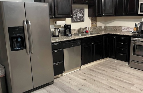 Sherman Oaks House | Location ! Pool ! 3+2 !Remodeled ! Amazing gated yard !