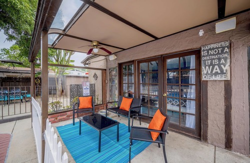 Sherman Oaks House | Location ! Pool ! 3+2 !Remodeled ! Amazing gated yard !