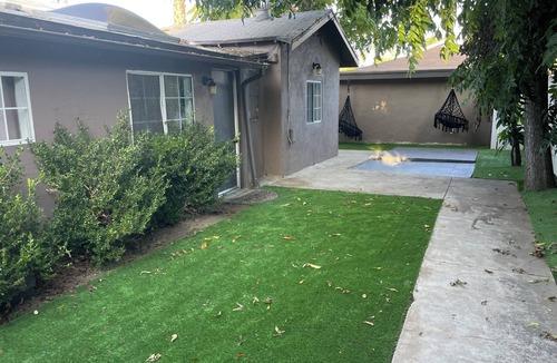 Sherman Oaks House | Location ! Pool ! 3+2 !Remodeled ! Amazing gated yard !