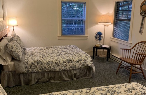 Gasquet Apartment | Lodge & Motel Rooms - Double Bed