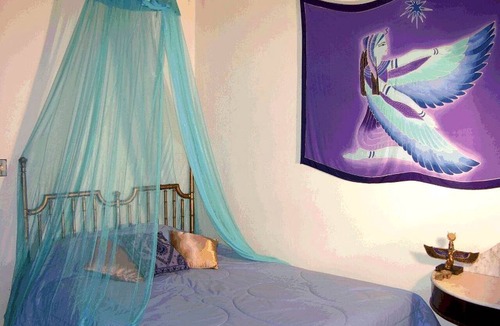 Geyserville Cottage | Lodge Room for 2-3 people