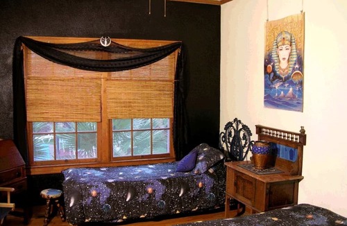 Geyserville Cottage | Lodge Room for 2-3 people
