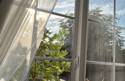 Harbor Cottage | Long Beach Backyard Guesthouse
