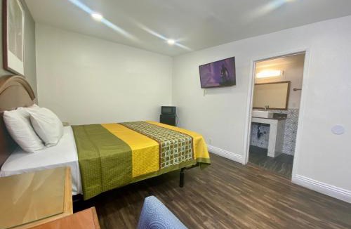 Hellman Street Hotel | Long Beach Motel