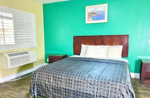 Hellman Street Hotel | Long Beach Motel