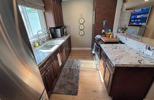 Thousand Oaks House | Lotus Moon Spa House - enjoy a peaceful stay in Thousand Oaks