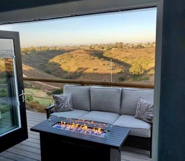 Bay Park House | LOVE SHACK on private canyon, minutes to the Beach