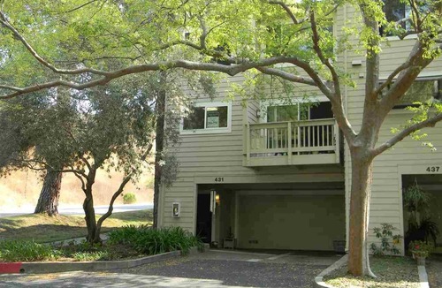 Rheem Valley Manor House | Lovely 3-Bedroom Townhouse with Pool
