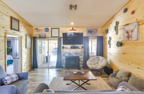 Sunridge Estates House | Lovely Bullhead City Retreat w/Pool and Hot Tub