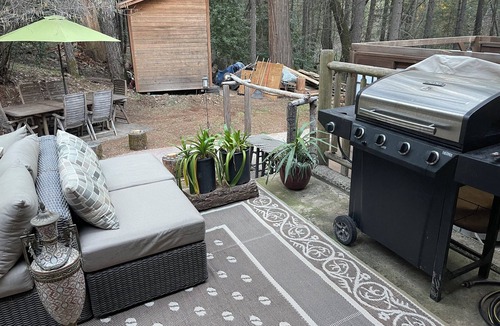 Foresthill House | Lovely Cabin House With Outdoor Hot Tub At Way Woods Retreat