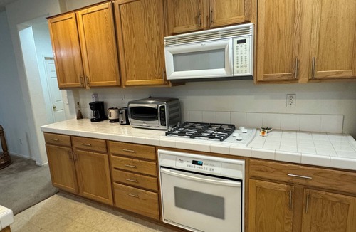 Hesperia House | Lovely House in Hesperia Close to Highway