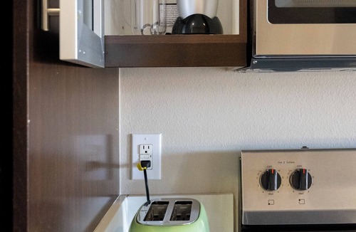 Pico Bed & Breakfast | Lovely Studio in Santa Monica w Free Parking