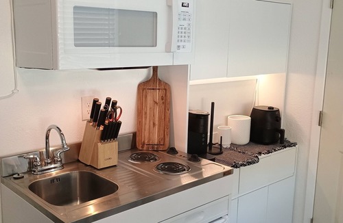 South Natomas Apartment | Lovely studio in Sacramento near downtown.