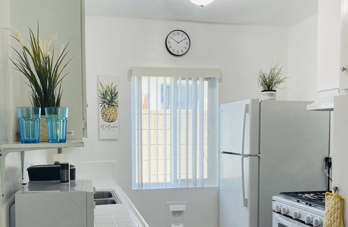 Gardena Apartment | Lovely studio in the heart of gardena..