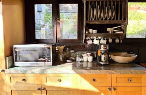 Hollywood Heights Cabin | Lush Hollywood Hills Cabin Retreat