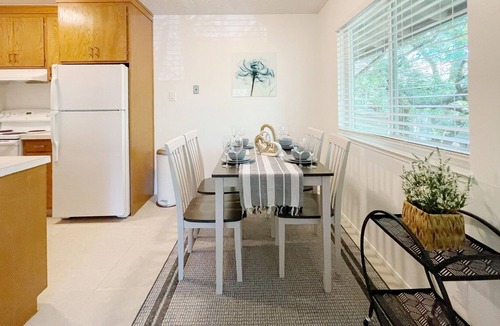 Stanley Apartment | Lux, Chic & convenient 2B1b, center of Lafayette