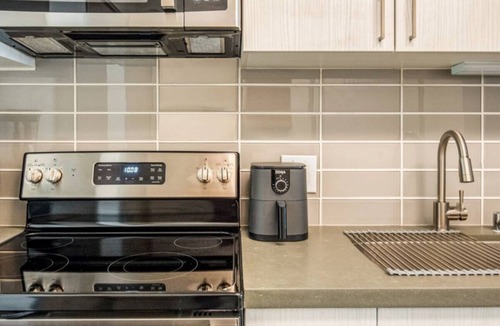 Downtown Sacramento Apartment | Lux Industrial loft in Central Downtown