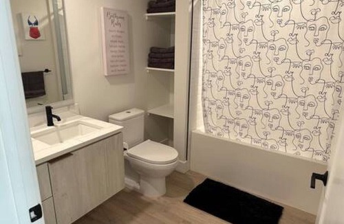 Downtown Long Beach Apartment | LUX Walk Conv Ctr Free Park Wi-Fi EV Hot Tub Gym E
