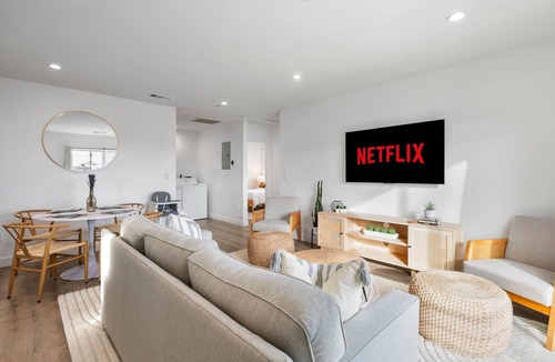 Harbor House | LUXE Modern 3 Bedroom South Bay