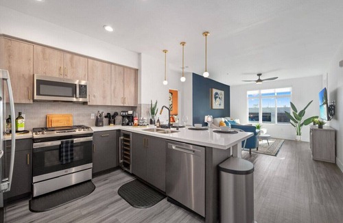 Kearny Mesa Apartment | Luxe Penthouse: King Beds, Pool, Spa, Gym, Parking